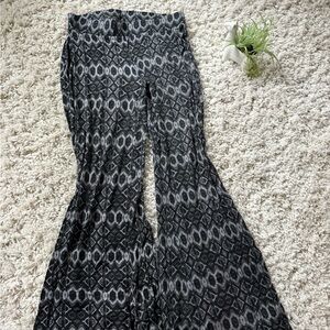 Black and white trendy flare, wide leg flowy boho  Mossimo flare pants